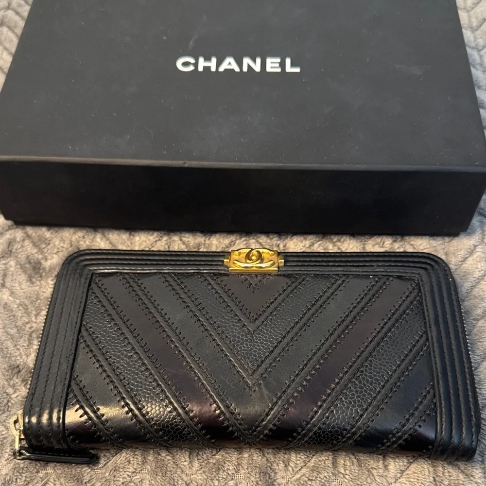 CHANEL Chevron Black Leather Wallet with Gold Accent